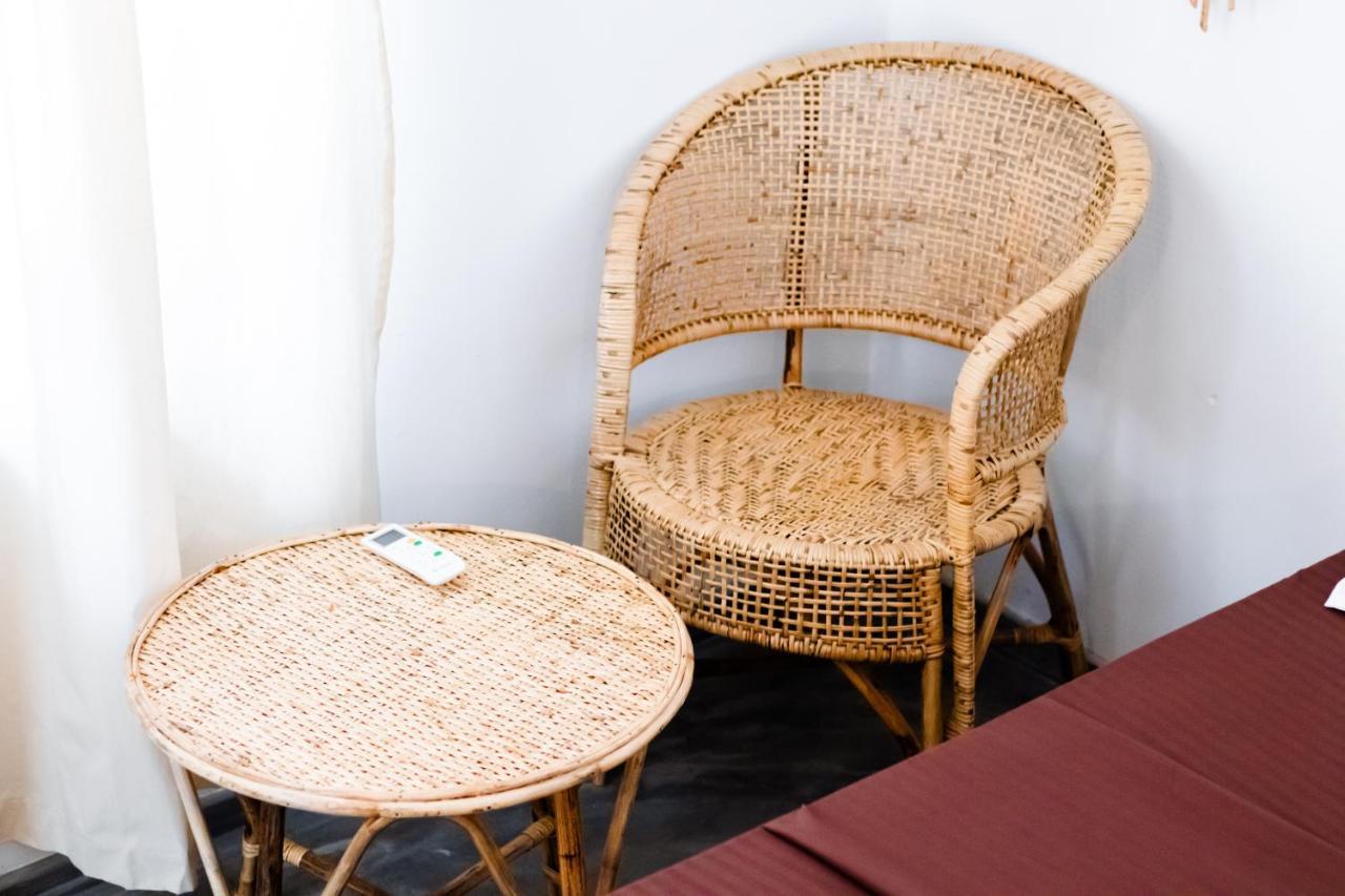 Pompon Hotel Pottuvil Kültér fotó