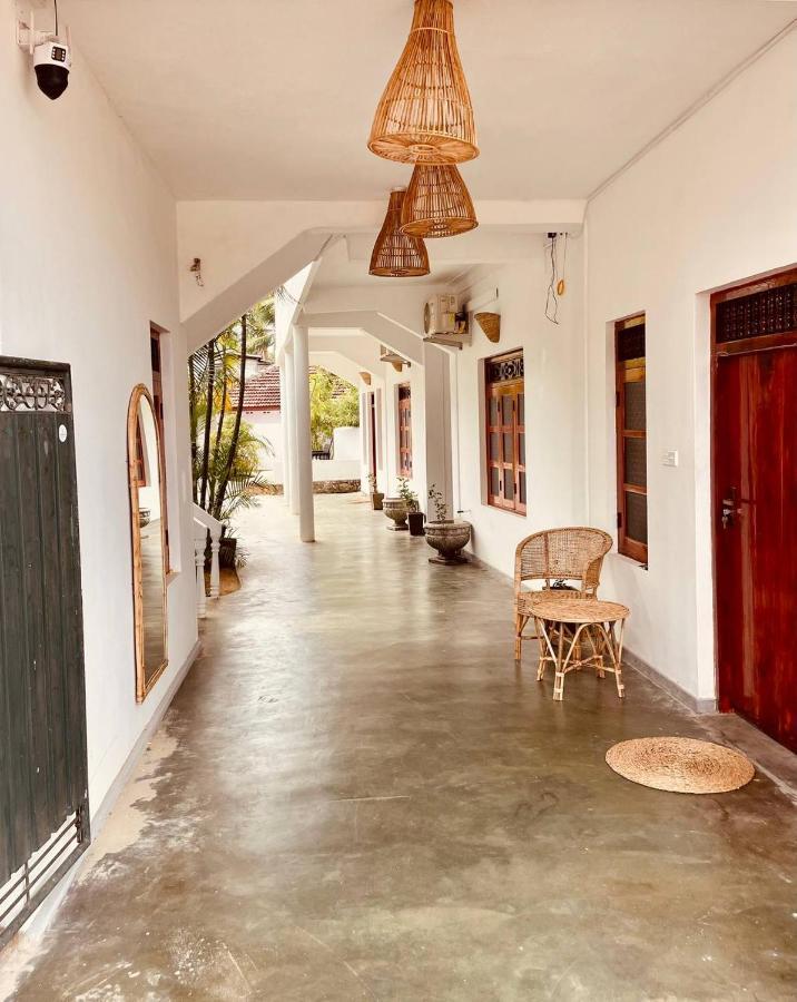 Pompon Hotel Pottuvil Kültér fotó
