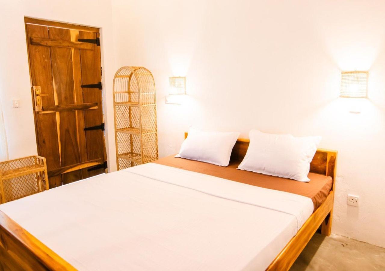 Pompon Hotel Pottuvil Kültér fotó